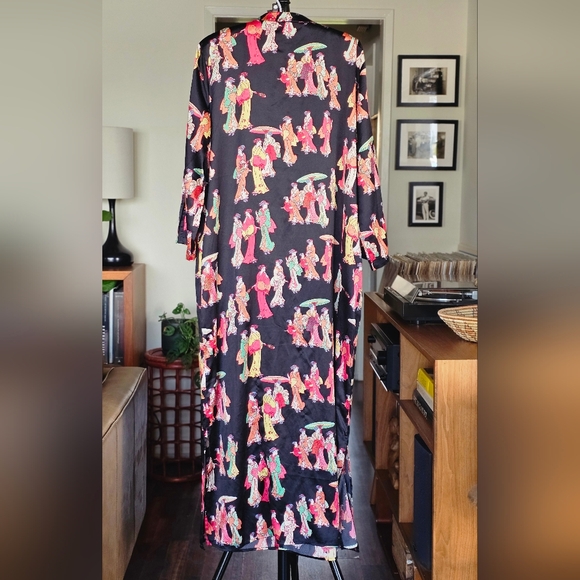 Natori Geisha Printed Satin Zip Caftan - Picture 5 of 10